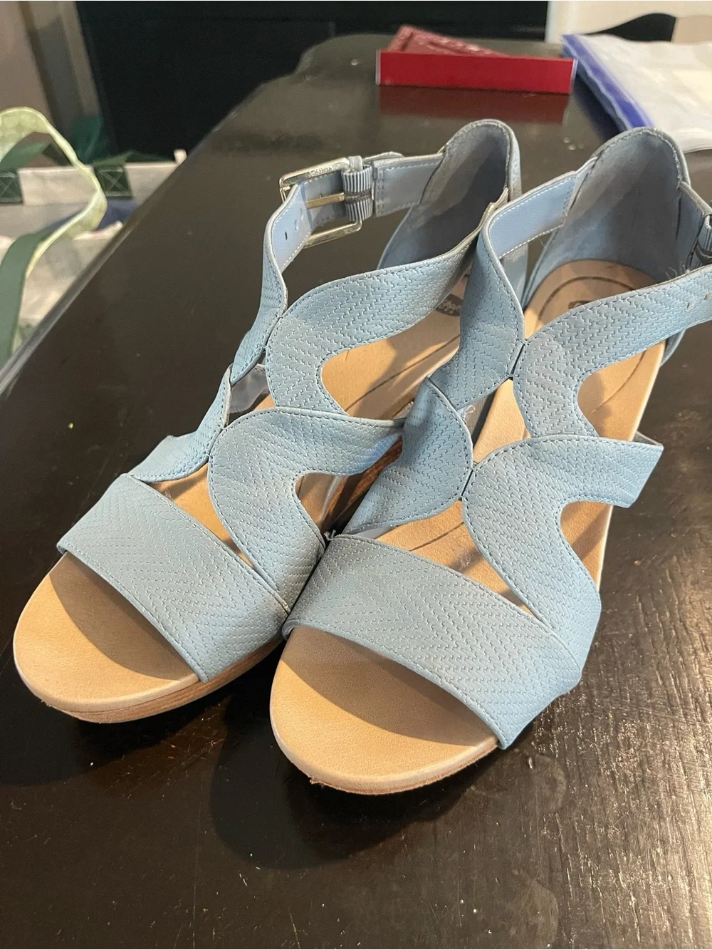 Dr Scholls Women’s Light Blue Strappy Wedge Sandals. Size 9